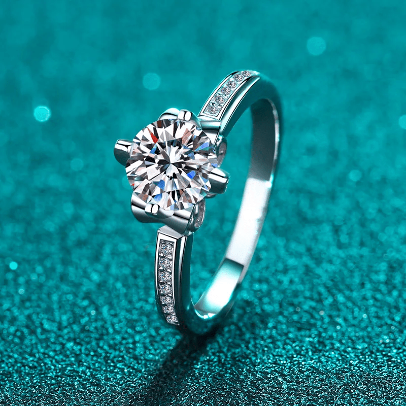 Bague Solitaire Douceur Argentée en Argent Sterling 925- Diamant Moissanite 1 Carat 💎Loriele™