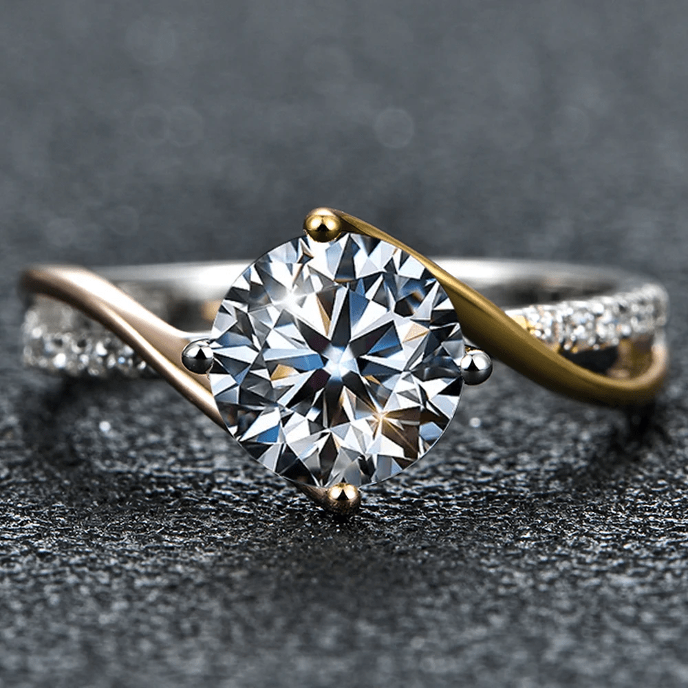 Bague Solitaire Étreinte d'Hélia Argent, Or & Or Rose - Diamant Moissanite 1 Carat 💎