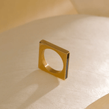 Bague Carrée Ombre Vénusienne, Plaquée Or 14K - Pierre D'onyx ⚫
