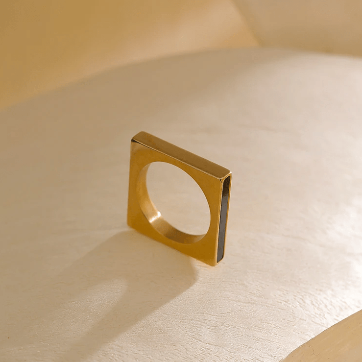 Bague Carrée Ombre Vénusienne, Plaquée Or 14K - Pierre D'onyx ⚫