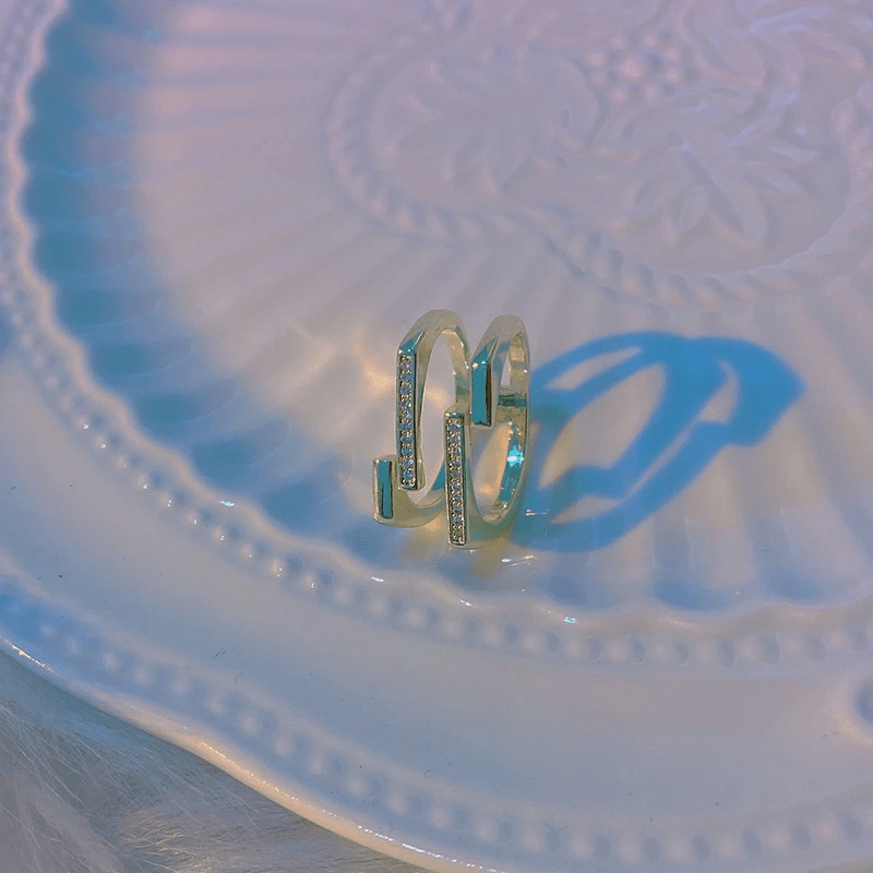 Bague Carrée Ajustable Élara Sylvestre, Plaquée Or 14K - Sertie de pierre moissanite 💎