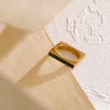 Bague Carrée Ombre Vénusienne, Plaquée Or 14K - Pierre D'onyx ⚫