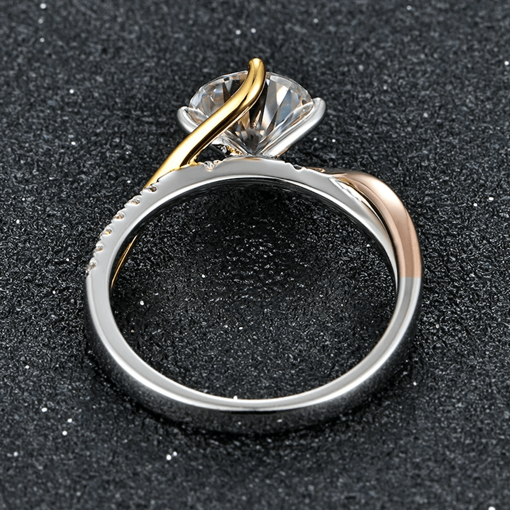 Bague Solitaire Étreinte d'Hélia Argent, Or & Or Rose - Diamant Moissanite 1 Carat 💎
