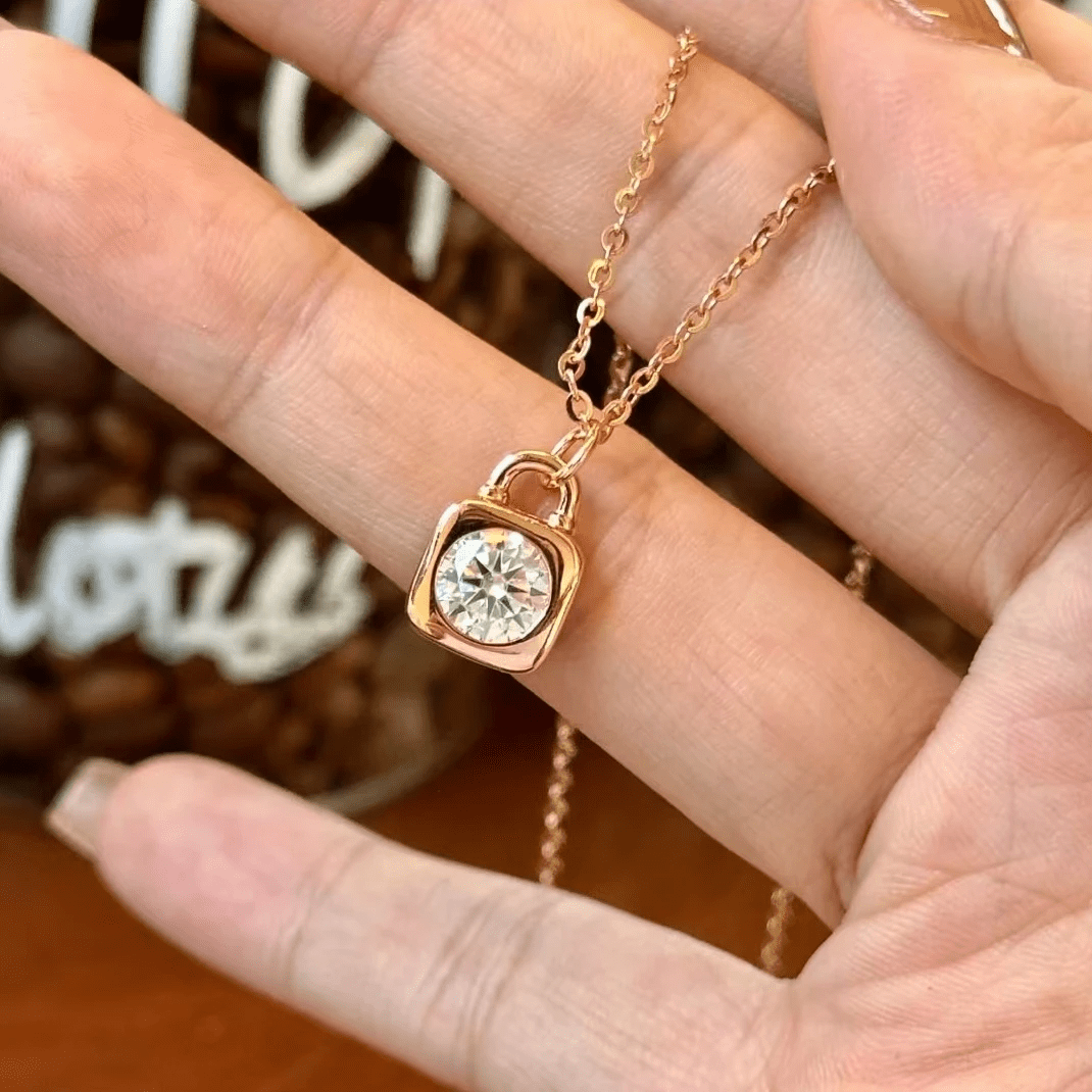 Collier Cadenas Aegis Hestia – Diamant Moissanite💎