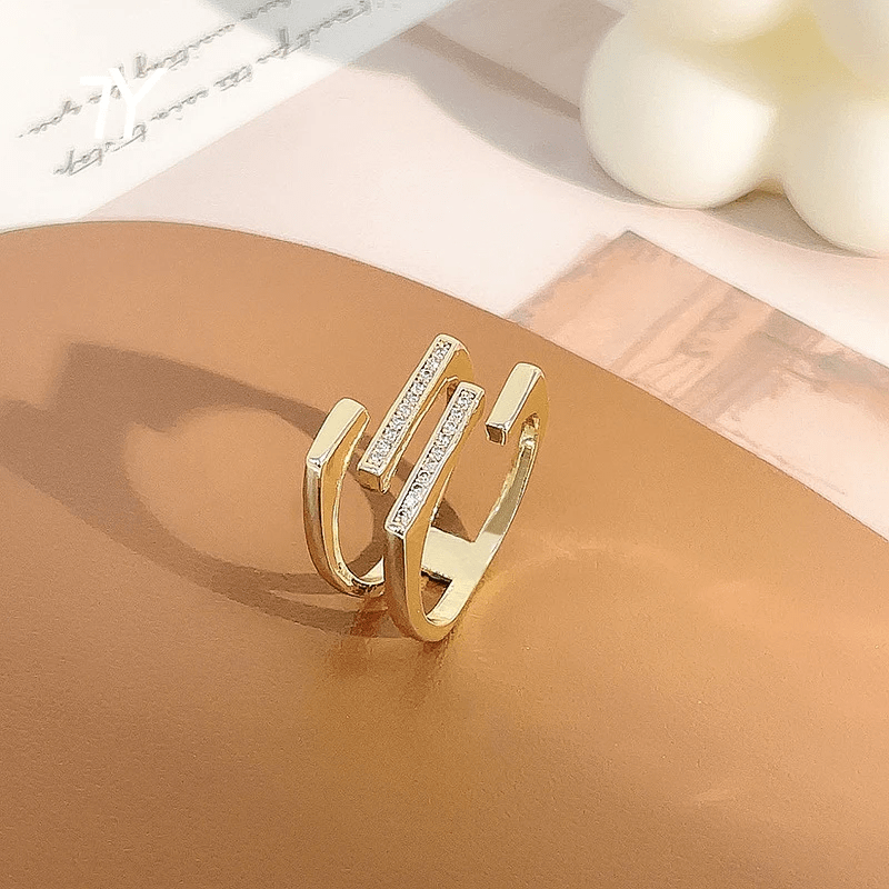 Bague Carrée Ajustable Élara Sylvestre, Plaquée Or 14K - Sertie de pierre moissanite 💎