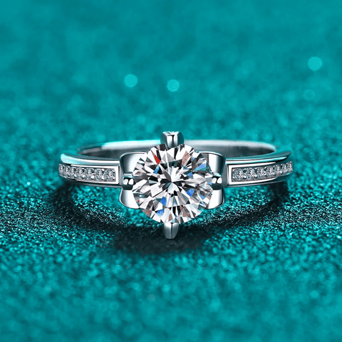 Bague Solitaire Douceur Argentée en Argent Sterling 925  - Diamant Moissanite 1 Carat 💎Loriele™