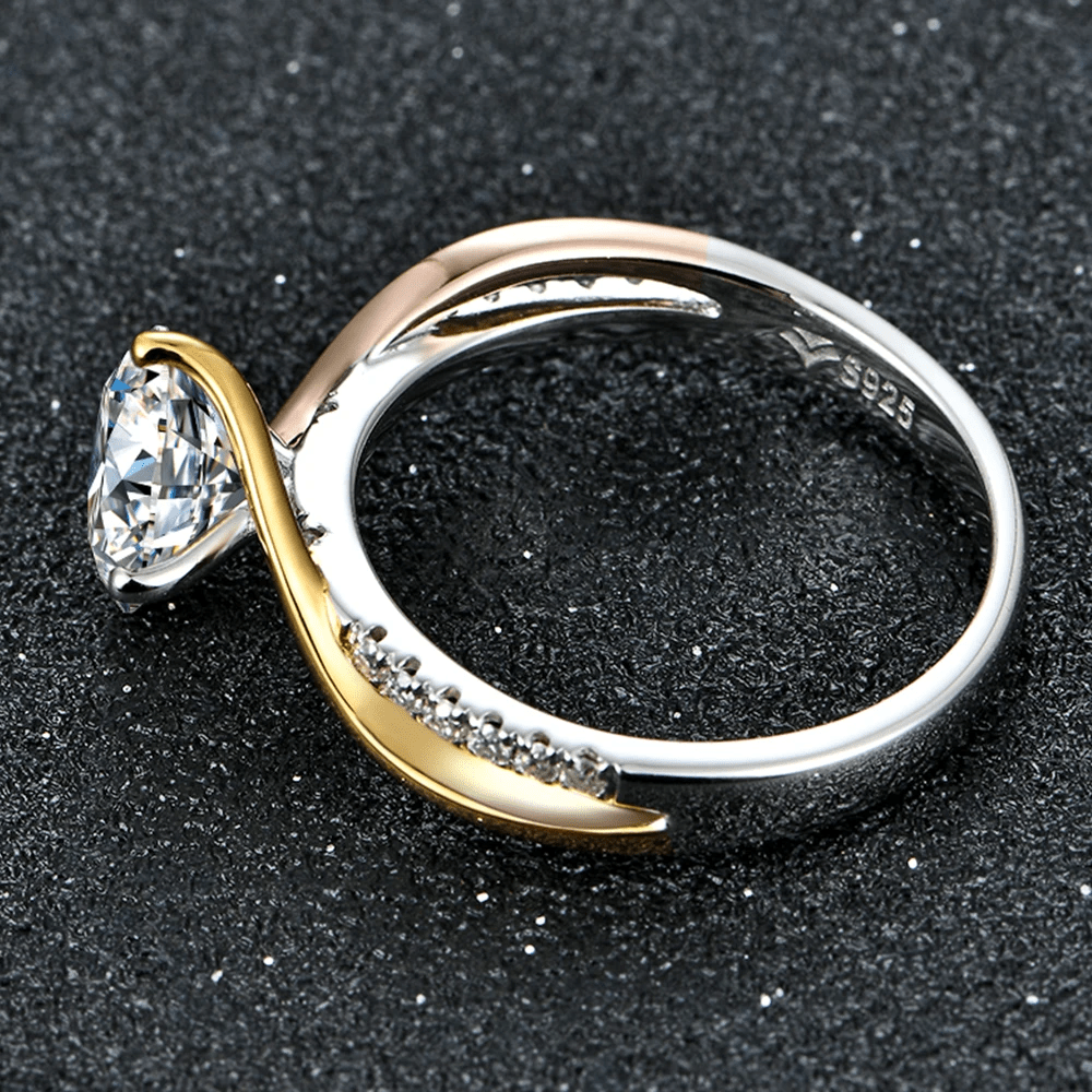 Bague Solitaire Étreinte d'Hélia Argent, Or & Or Rose - Diamant Moissanite 1 Carat 💎