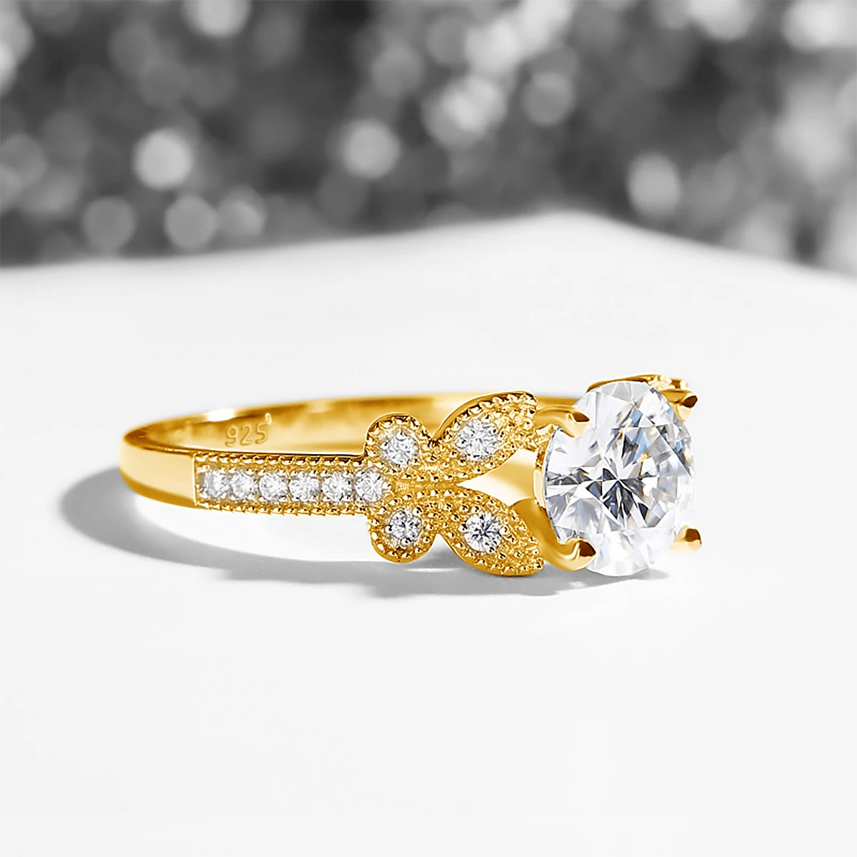 Bague Sylphide Eclat Doré 🦋 Plaqué Or 18 Carats - Diamant Moissanite 1 Carat 💎