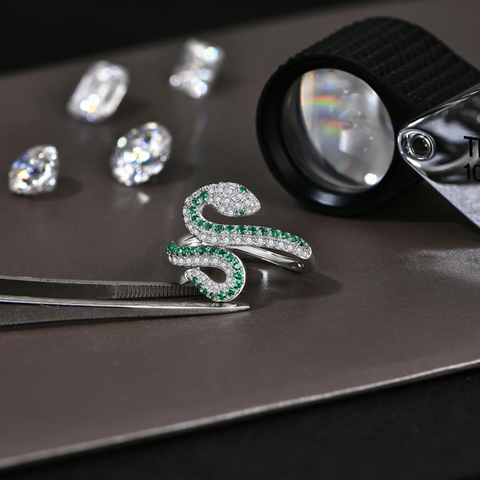 Smaragd Medusa Ring - Roestvrij staal bezet met 0,5 karaat moissanieten 💎